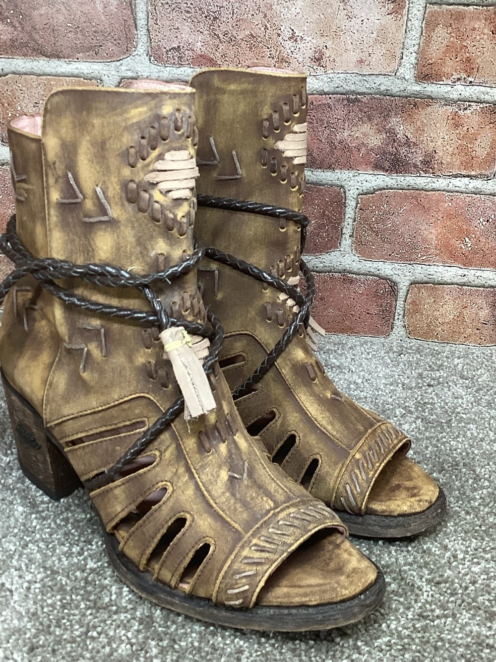 Miss Macie Singing Brook women’s boho ankle boots  sandals size 8